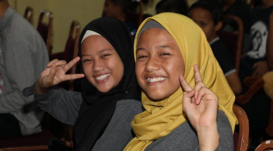 1、孩子们露出开心的笑容-