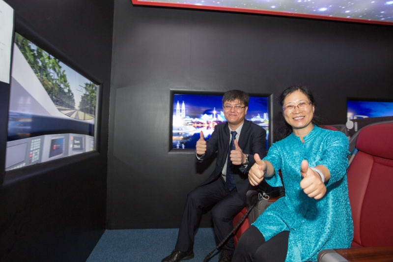 马来西亚中国高铁体验坊举办中国企业开放日活动