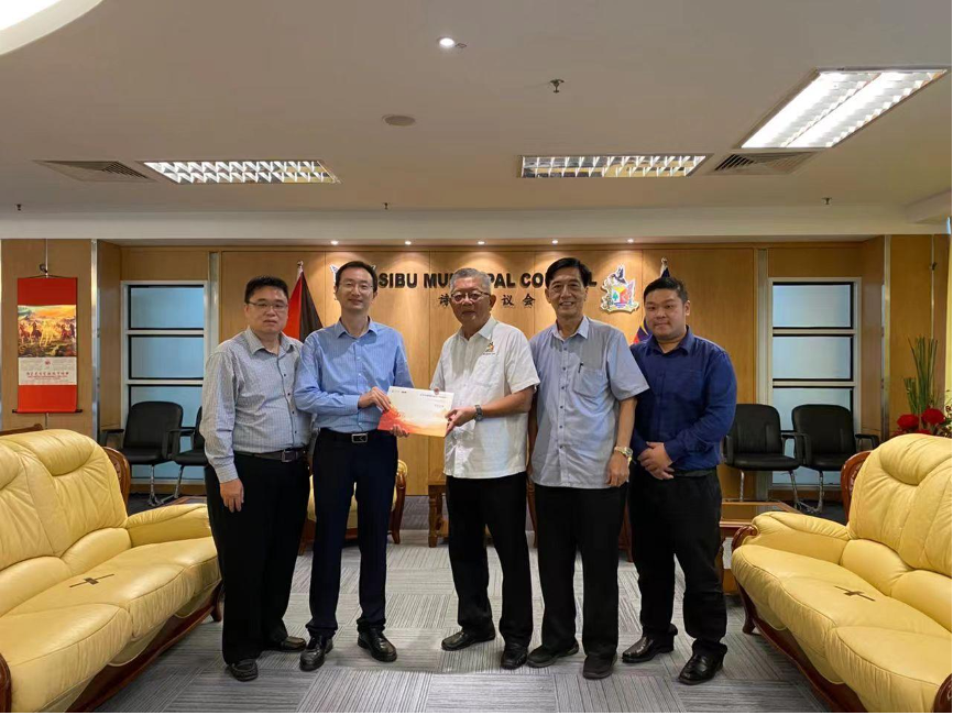 砂分会会长柴杰拜访诗巫市议会主席丁永豪 | President of CECCM Sarawak Working Committee, Chai Jie pay courtesy visit to the Sibu Municipal Council Chairman, Clarence Ting Ing Horh