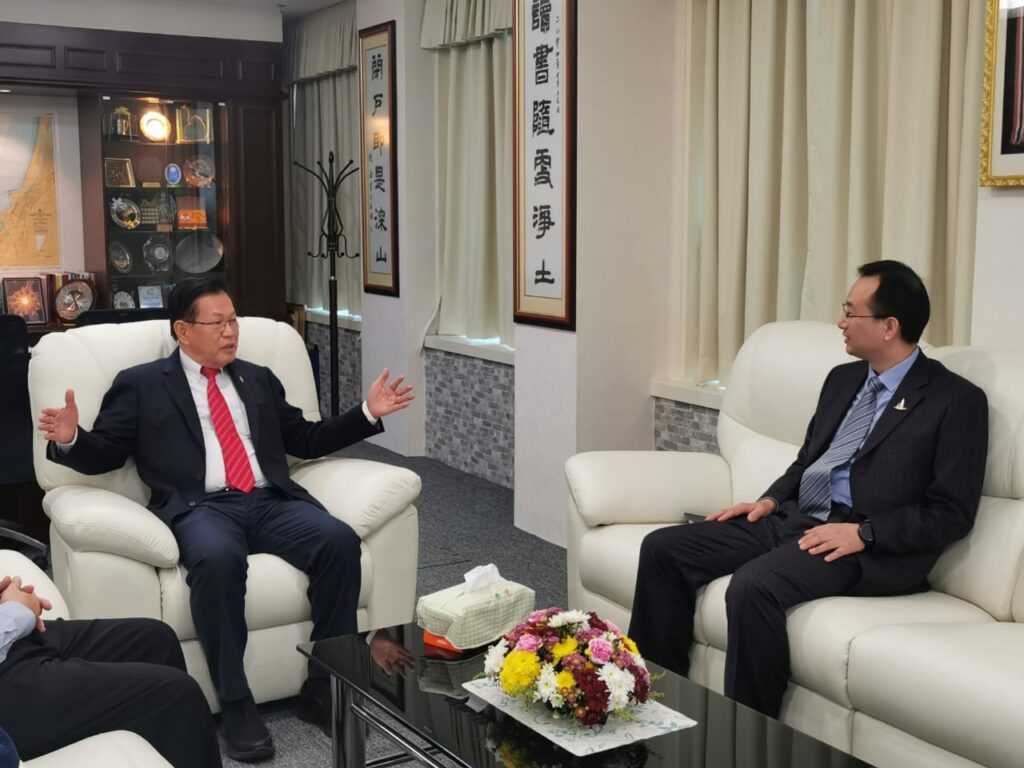 砂拉越分会拜访砂拉越交通部李景胜部长